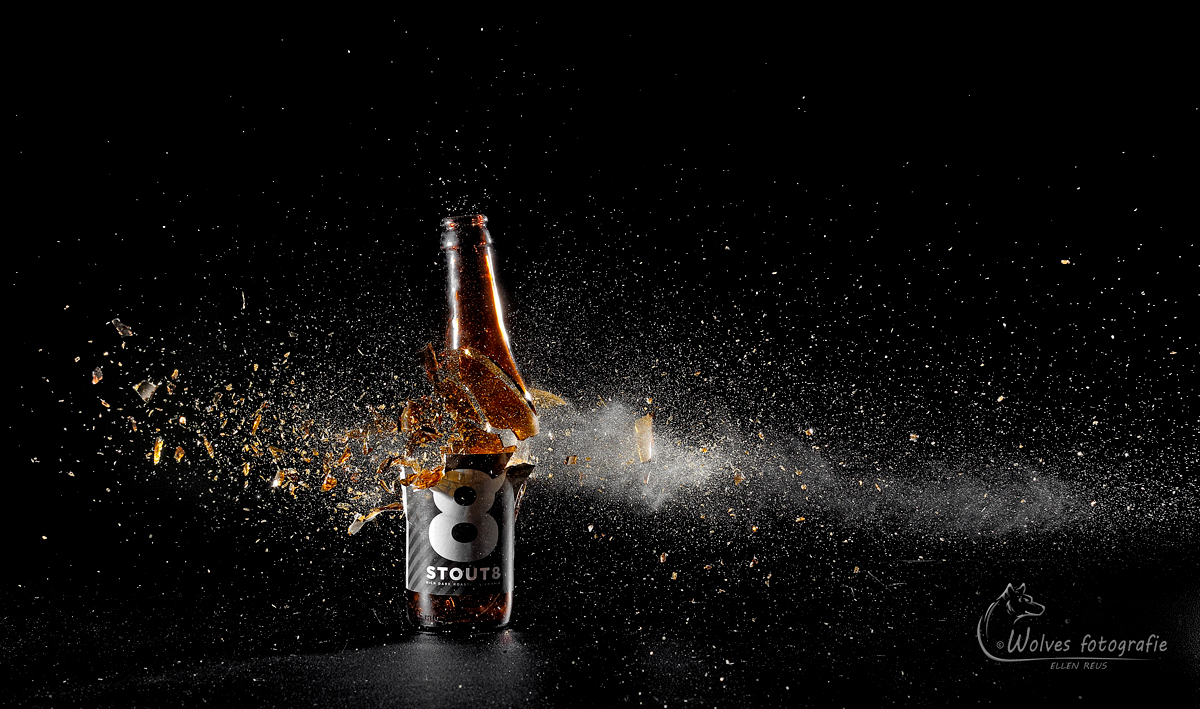 Kapot geschoten bierflesje - Stout 8 - high speed fotografie - Door: Ellen Reus - Wolves fotografie